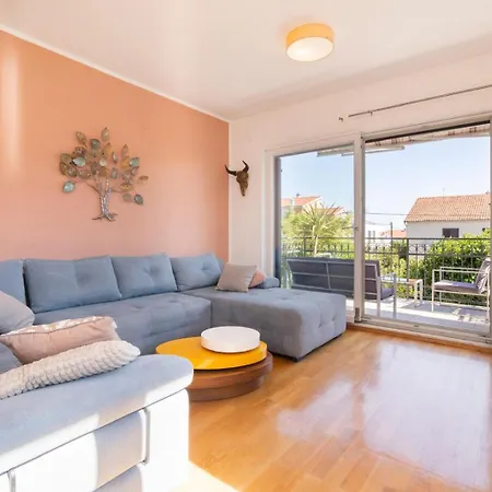 Apartman 841-2 *