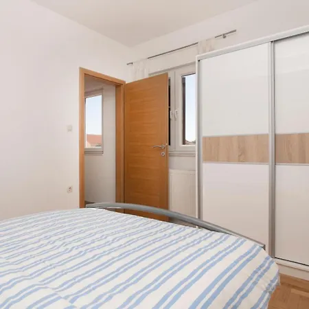 841-2 Kastela