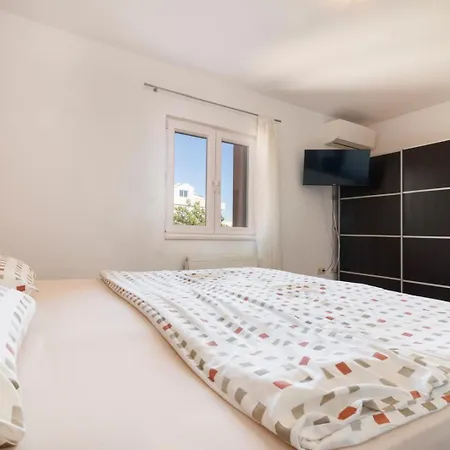 841-2 Apartman